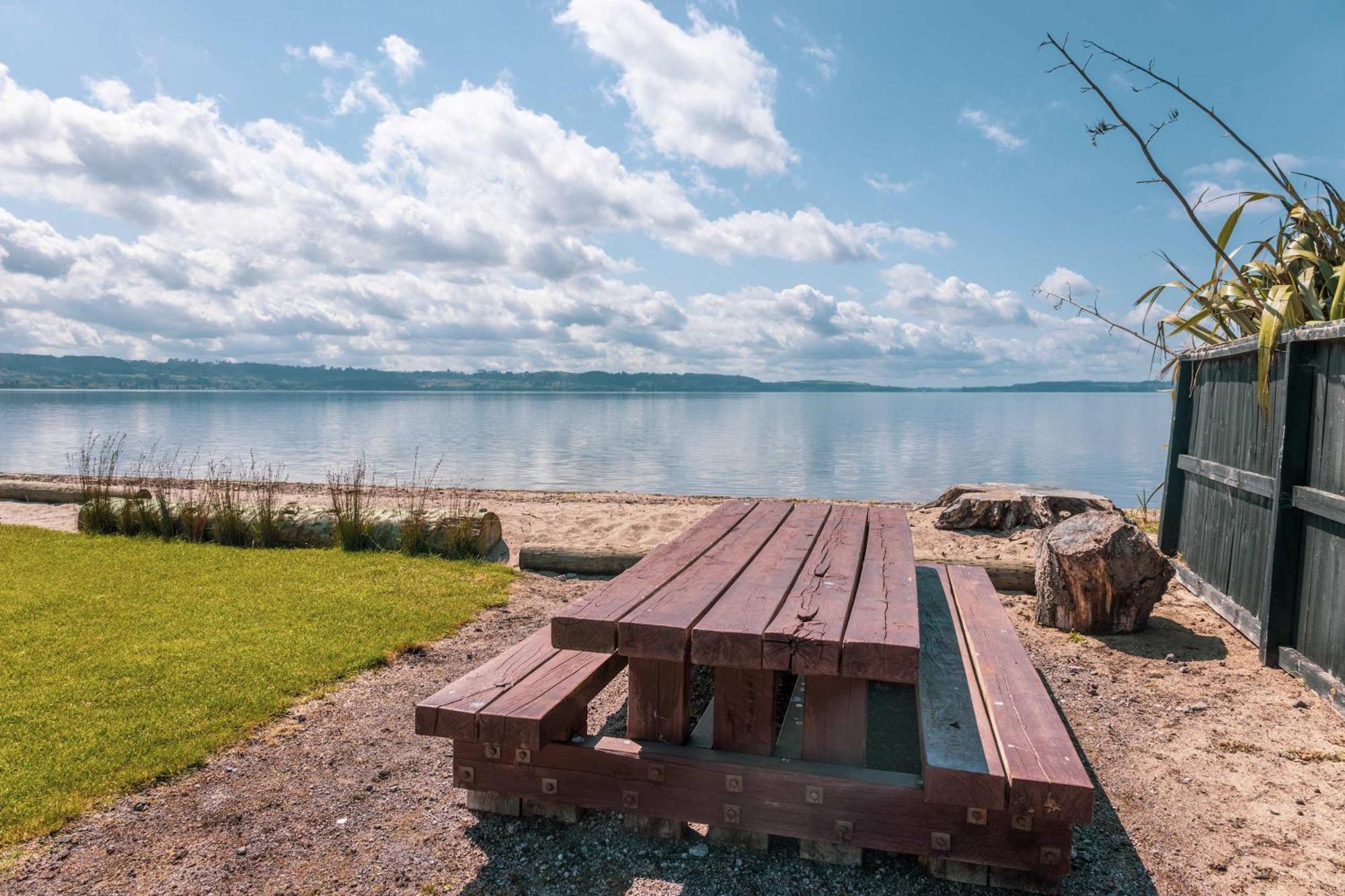 Jandals & Joy Lakefront Retreat Rotorua Kültér fotó